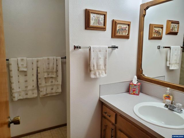 1975 Breakwood Cir SE, Albany, OR 97322