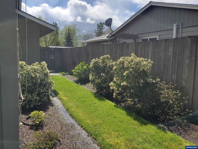 1975 Breakwood Cir SE, Albany, OR 97322