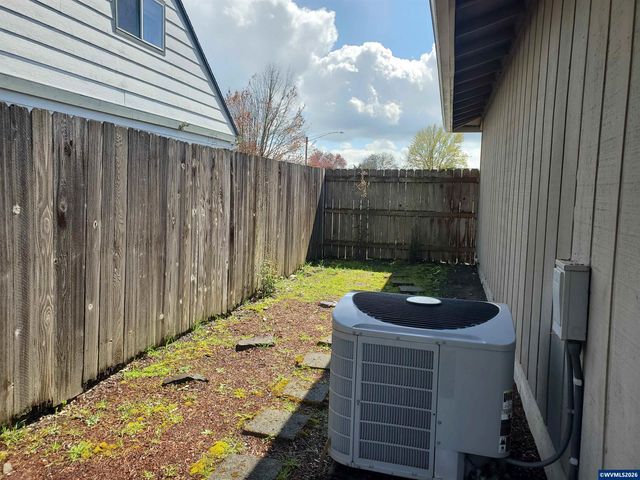 1975 Breakwood Cir SE, Albany, OR 97322