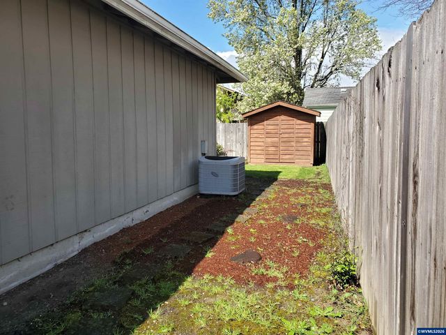 1975 Breakwood Cir SE, Albany, OR 97322