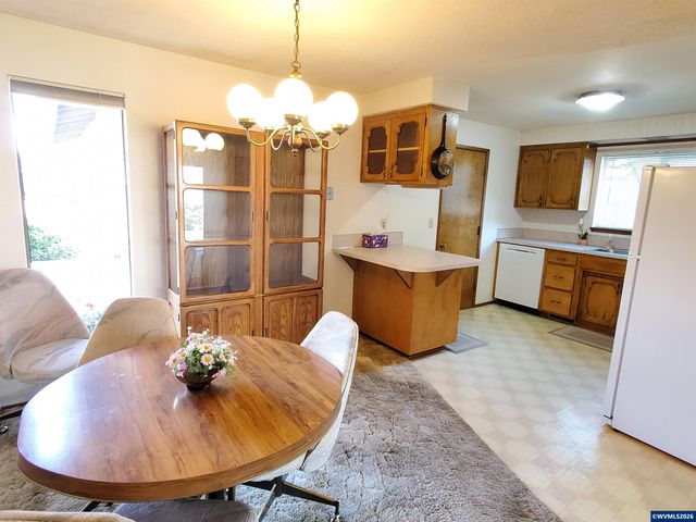 1975 Breakwood Cir SE, Albany, OR 97322