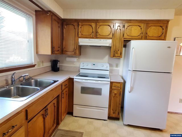 1975 Breakwood Cir SE, Albany, OR 97322