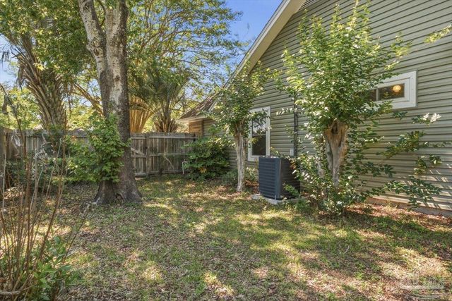 2189 Bellmeade Cir, Navarre, FL 32566