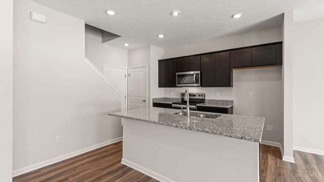 1878 Vista Lake Drive, Goshen Twp, OH 45122