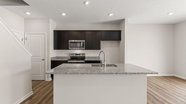 1878 Vista Lake Drive, Goshen Twp, OH 45122