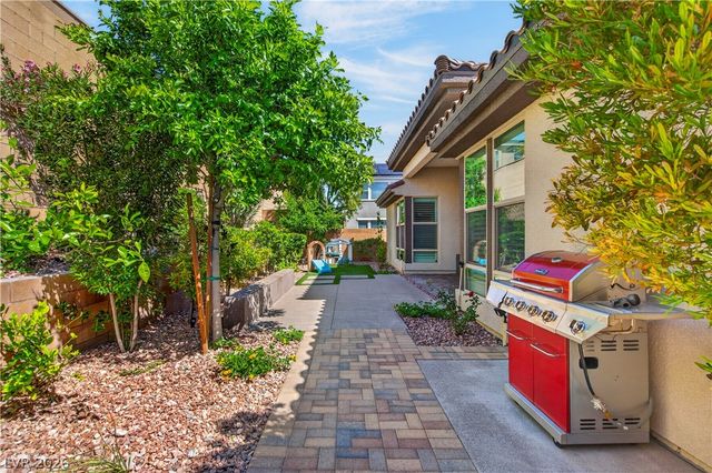 8455 Skye Walk Court, Las Vegas, NV 89166