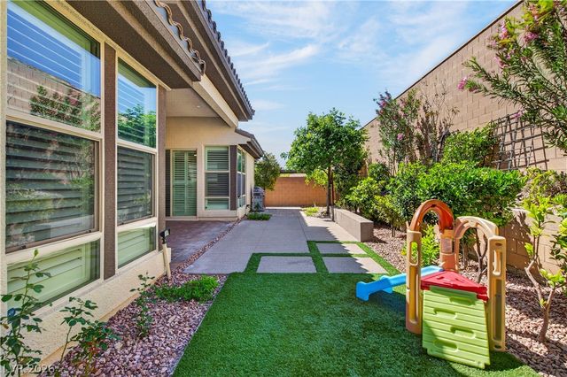 8455 Skye Walk Court, Las Vegas, NV 89166