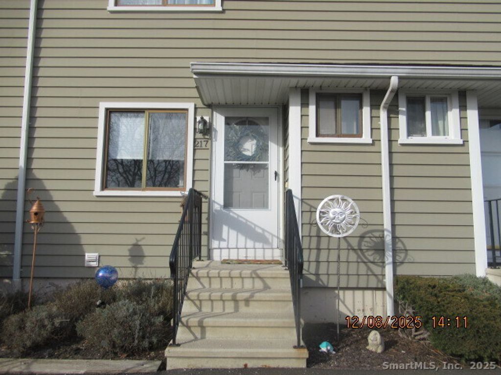 217 Monticello Drive 217, Branford, CT 06405