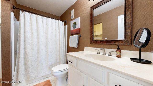 1616 Gardiner Ln 211, Louisville, KY 40205