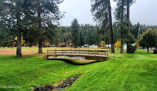 301 Woodland Dr, Pinehurst, ID 83850