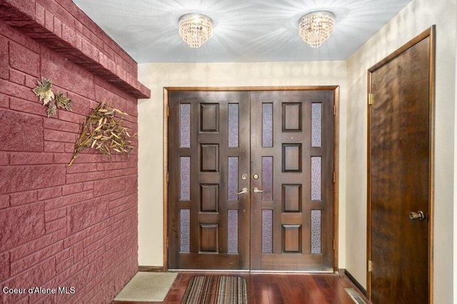 301 Woodland Dr, Pinehurst, ID 83850