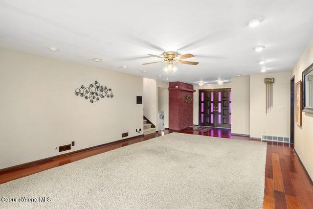 301 Woodland Dr, Pinehurst, ID 83850