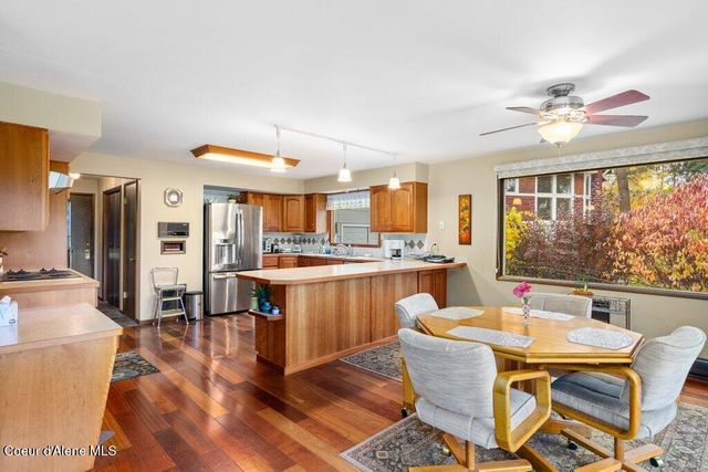 301 Woodland Dr, Pinehurst, ID 83850