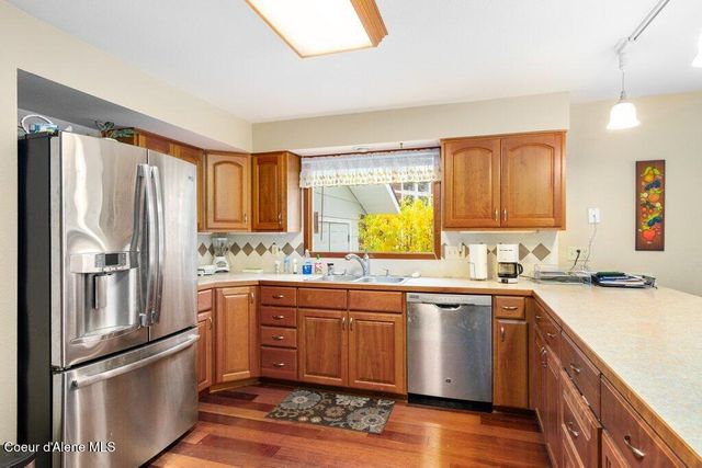 301 Woodland Dr, Pinehurst, ID 83850