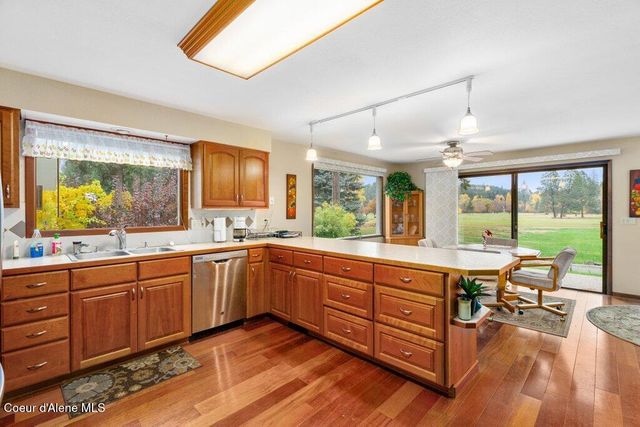 301 Woodland Dr, Pinehurst, ID 83850