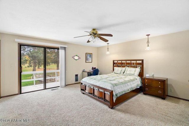 301 Woodland Dr, Pinehurst, ID 83850