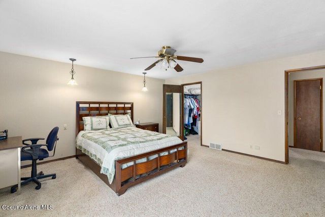 301 Woodland Dr, Pinehurst, ID 83850