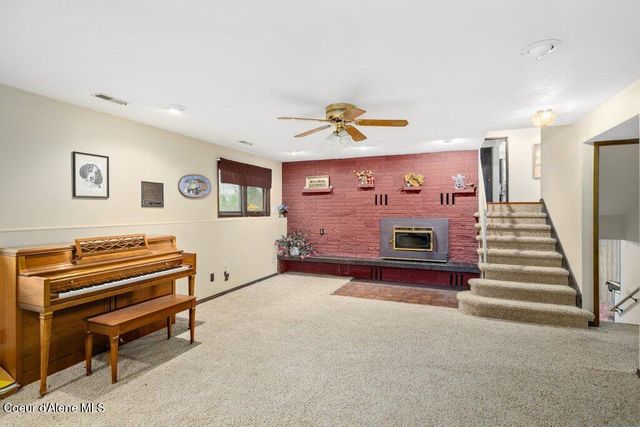 301 Woodland Dr, Pinehurst, ID 83850