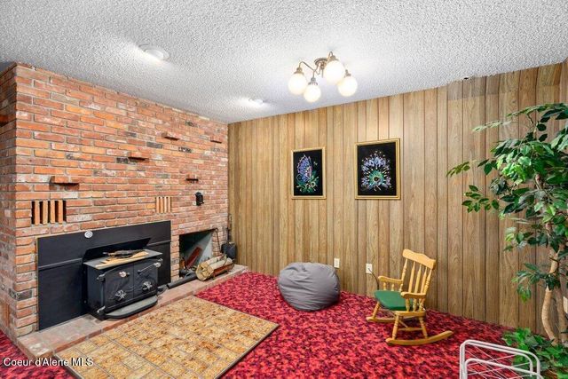 301 Woodland Dr, Pinehurst, ID 83850