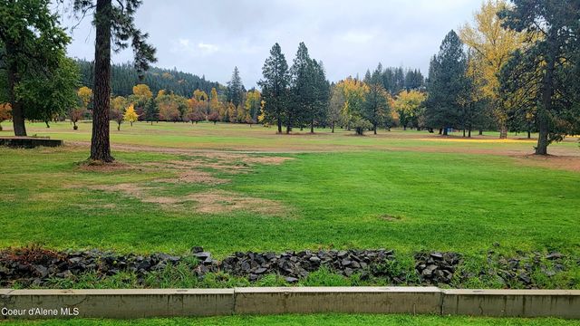 301 Woodland Dr, Pinehurst, ID 83850