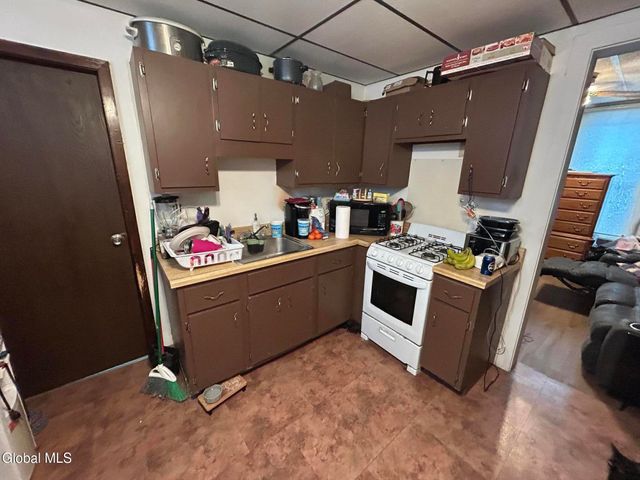 130 6th Avenue, Troy, NY 12180