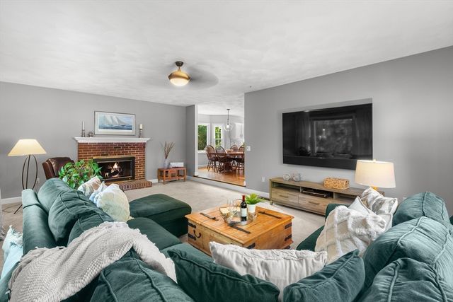 247 Bridges Ln, North Andover, MA 01845