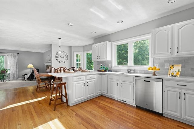 247 Bridges Ln, North Andover, MA 01845