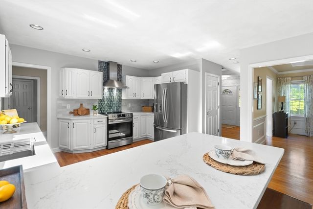 247 Bridges Ln, North Andover, MA 01845