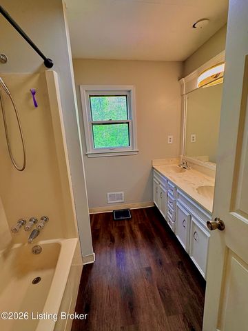 7607 Briarwood Dr, Crestwood, KY 40014