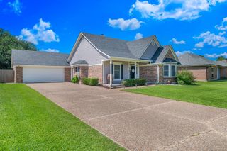 5506 Lake Side Drive, Bossier City, LA 71111