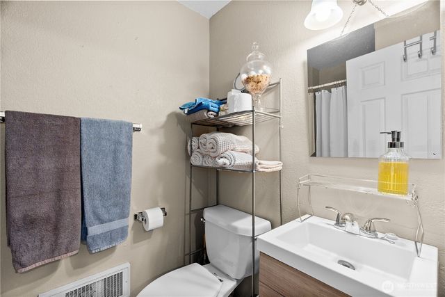 350 Dolphin Avenue NE, Ocean Shores, WA 98569