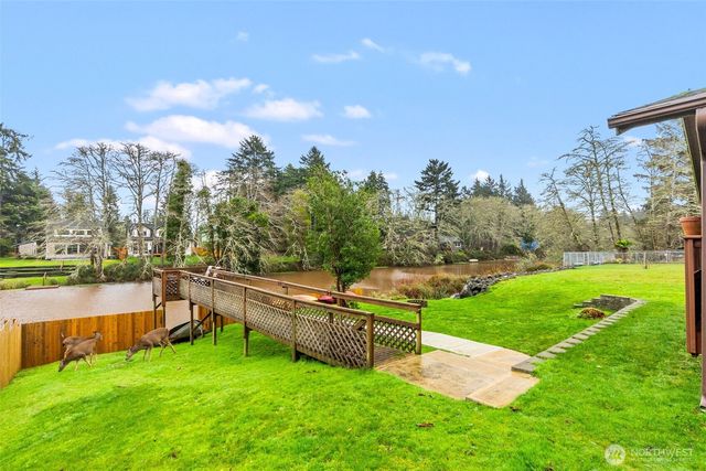 350 Dolphin Avenue NE, Ocean Shores, WA 98569