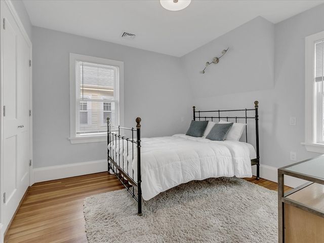 2031 Commonwealth Ave, Newton, MA 02466