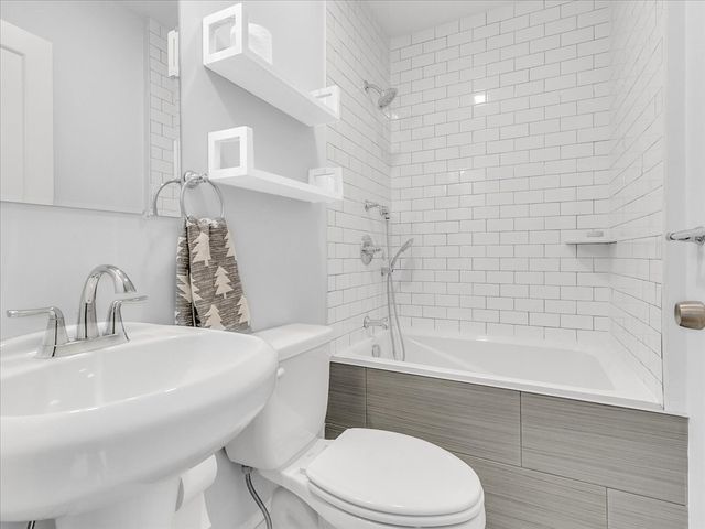 2031 Commonwealth Ave, Newton, MA 02466