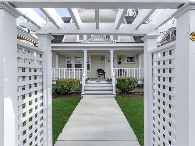 2031 Commonwealth Ave, Newton, MA 02466