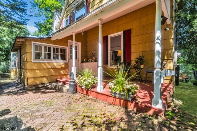439 Lakeside Blvd, Hopatcong Boro, NJ 07843