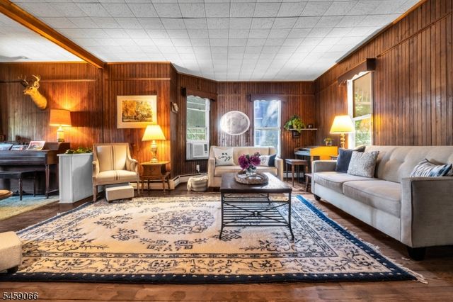 439 Lakeside Blvd, Hopatcong Boro, NJ 07843