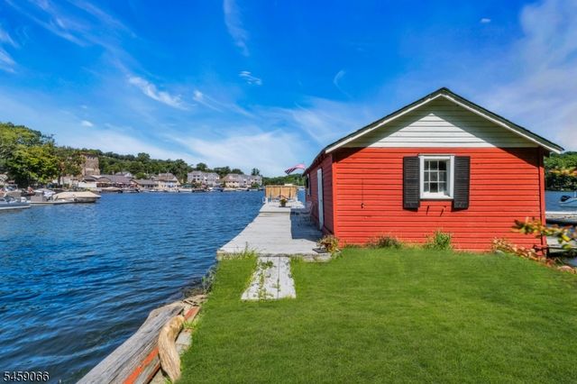 439 Lakeside Blvd, Hopatcong Boro, NJ 07843