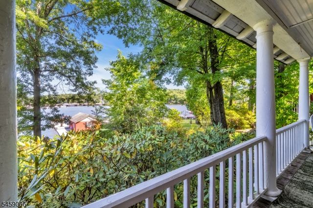 439 Lakeside Blvd, Hopatcong Boro, NJ 07843