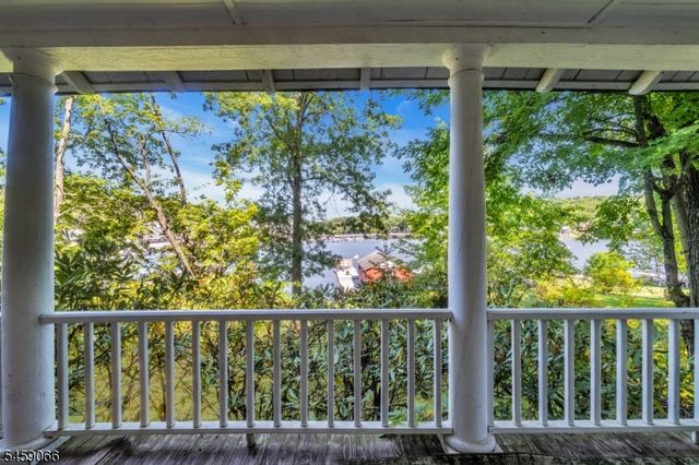 439 Lakeside Blvd, Hopatcong Boro, NJ 07843