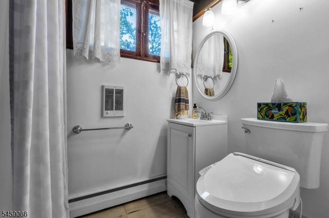 439 Lakeside Blvd, Hopatcong Boro, NJ 07843