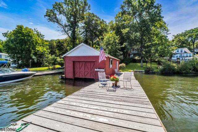 439 Lakeside Blvd, Hopatcong Boro, NJ 07843