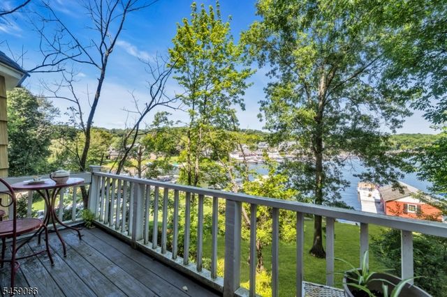 439 Lakeside Blvd, Hopatcong Boro, NJ 07843