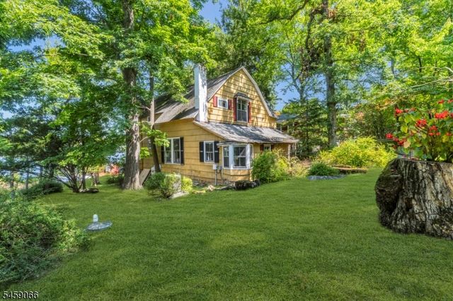 439 Lakeside Blvd, Hopatcong Boro, NJ 07843