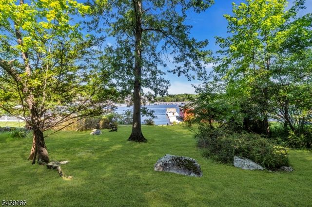 439 Lakeside Blvd, Hopatcong Boro, NJ 07843