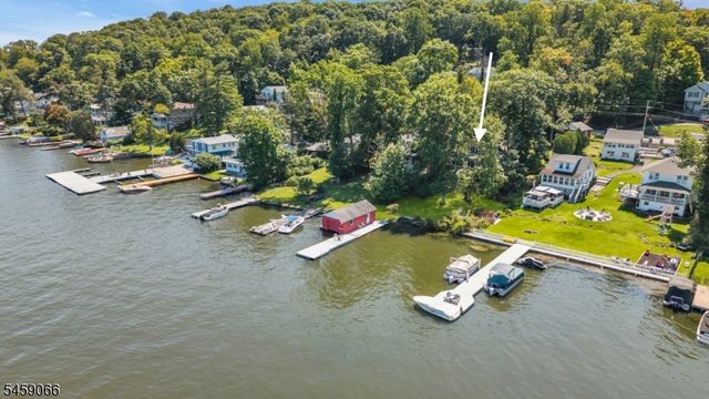 439 Lakeside Blvd, Hopatcong Boro, NJ 07843