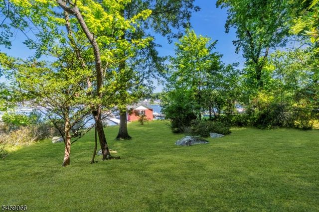 439 Lakeside Blvd, Hopatcong Boro, NJ 07843