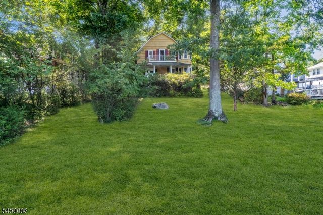 439 Lakeside Blvd, Hopatcong Boro, NJ 07843