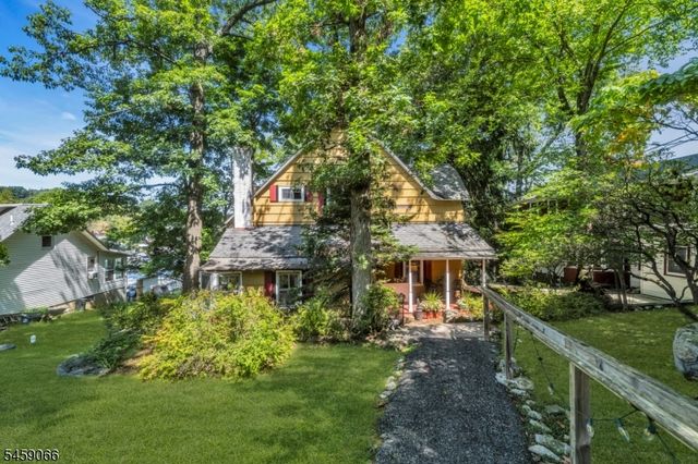439 Lakeside Blvd, Hopatcong Boro, NJ 07843