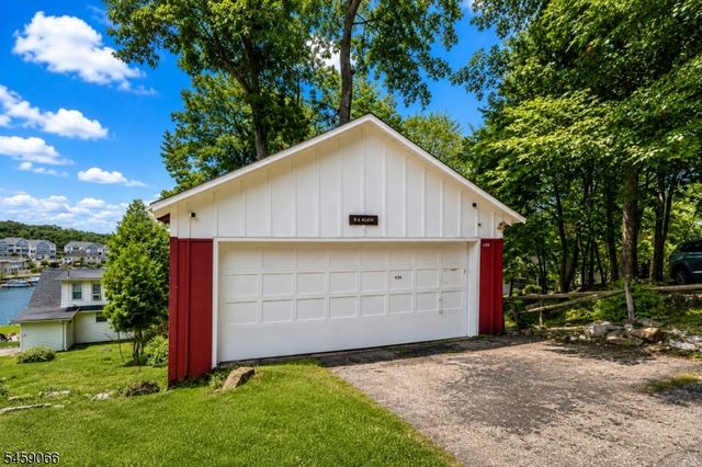 439 Lakeside Blvd, Hopatcong Boro, NJ 07843